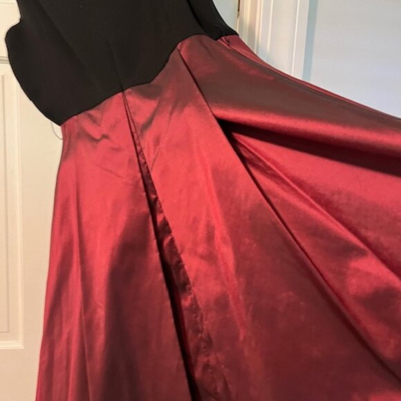 Cocktail Dress with a taffeta skirt - Picture 4 of 4